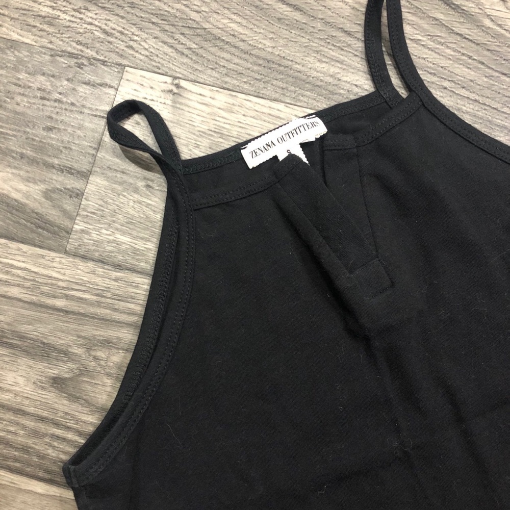 SOLD * ZENANA OUTFITTERS Crop Halter - Picture 2 of 4